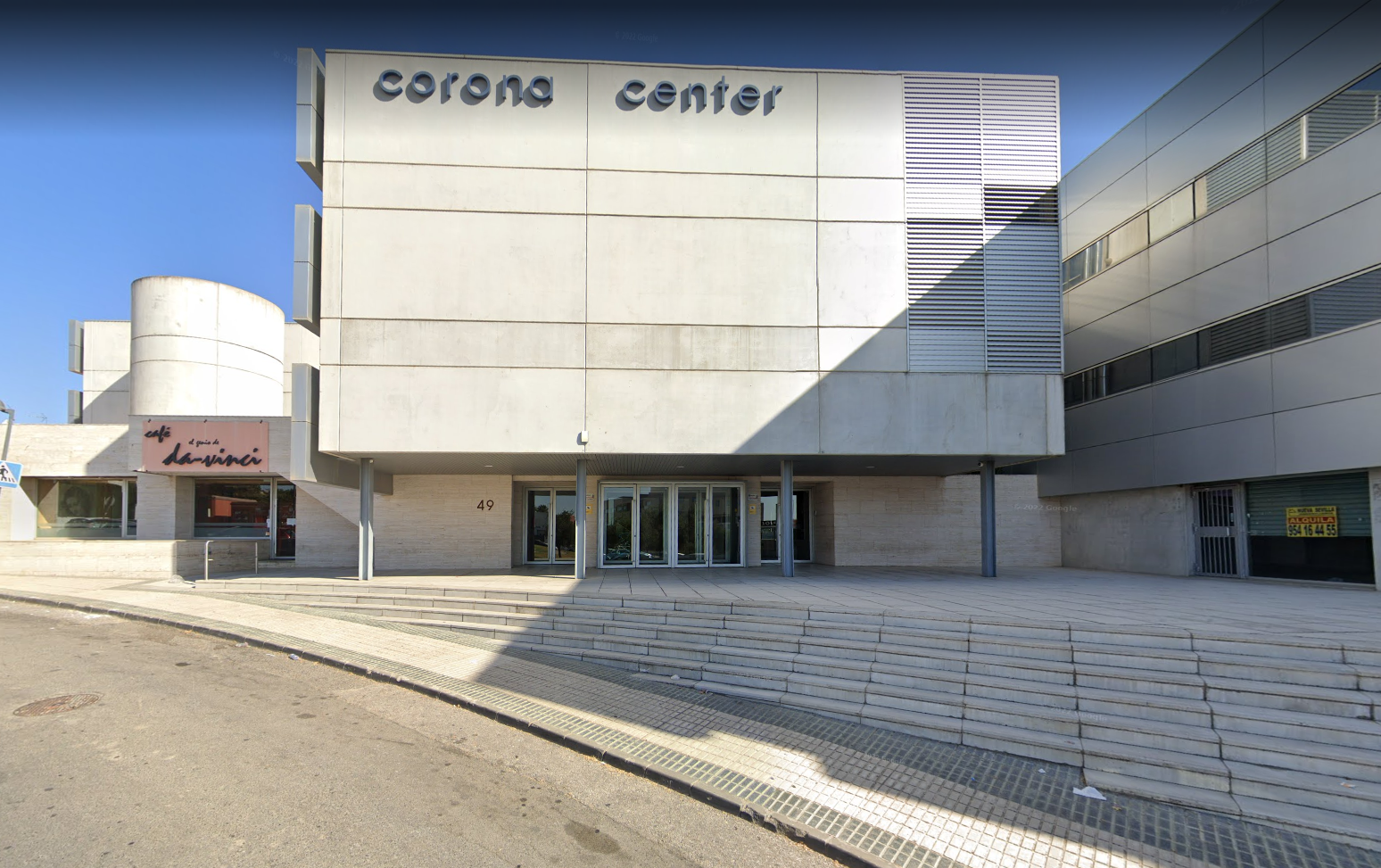 Oficina de SevillaFontanería en el edificio Corona Center, acceso principal nº 49 (Sevilla)